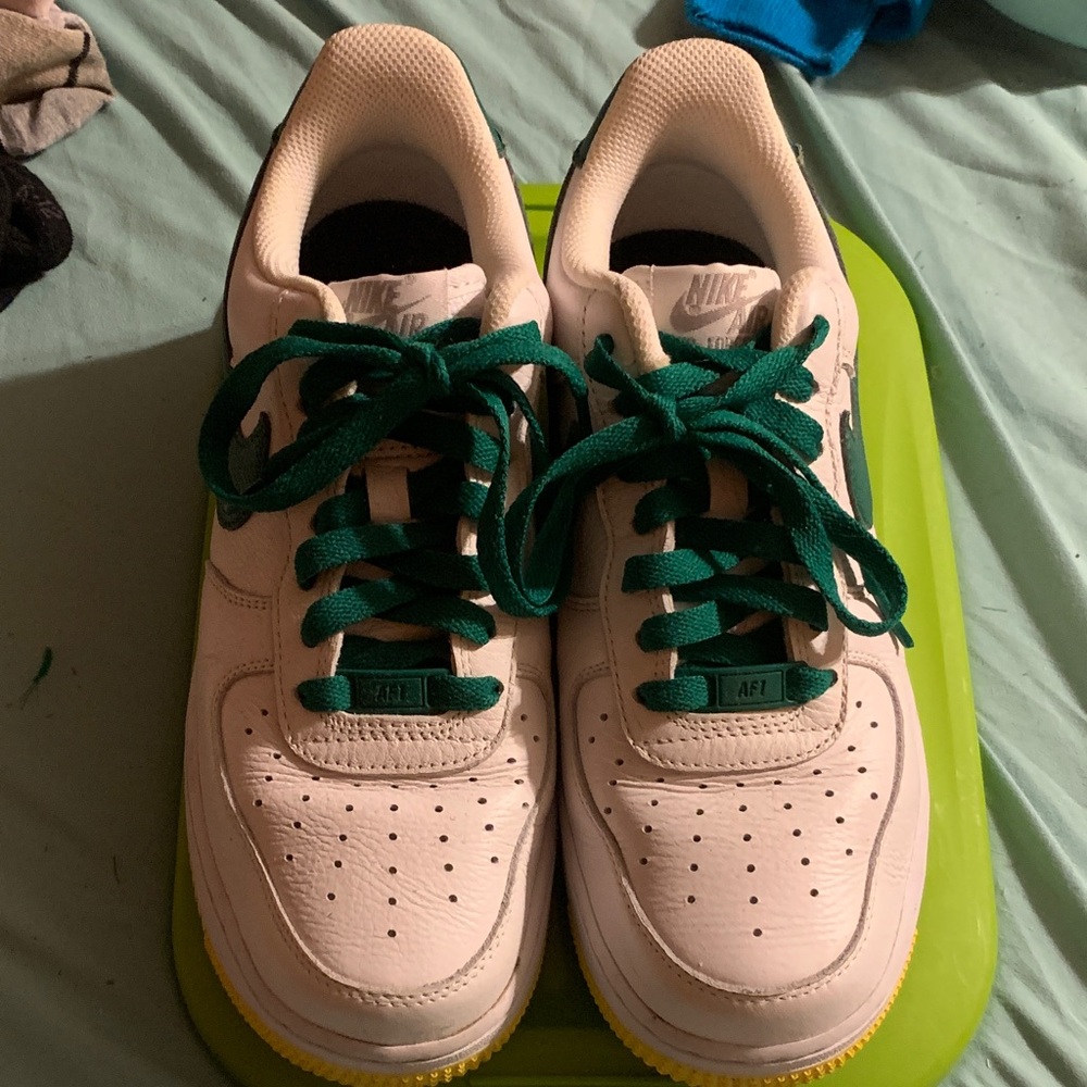 Women’s nike sneakers green, white & yellow.